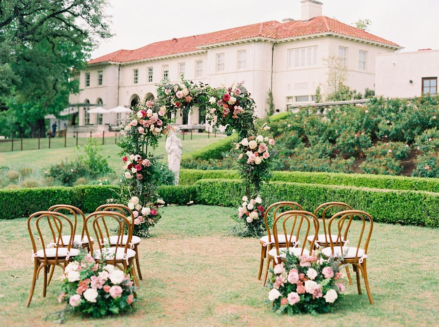 Ceremony floral at the Commodore Perry Estate, one of the top austin wedding venues. 